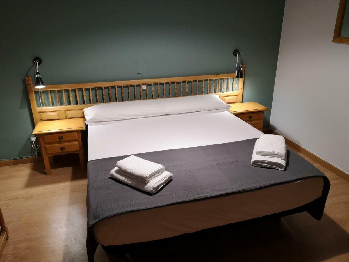 Hostal Becerril Бесерриль-де-ла-Сьерра Экстерьер фото